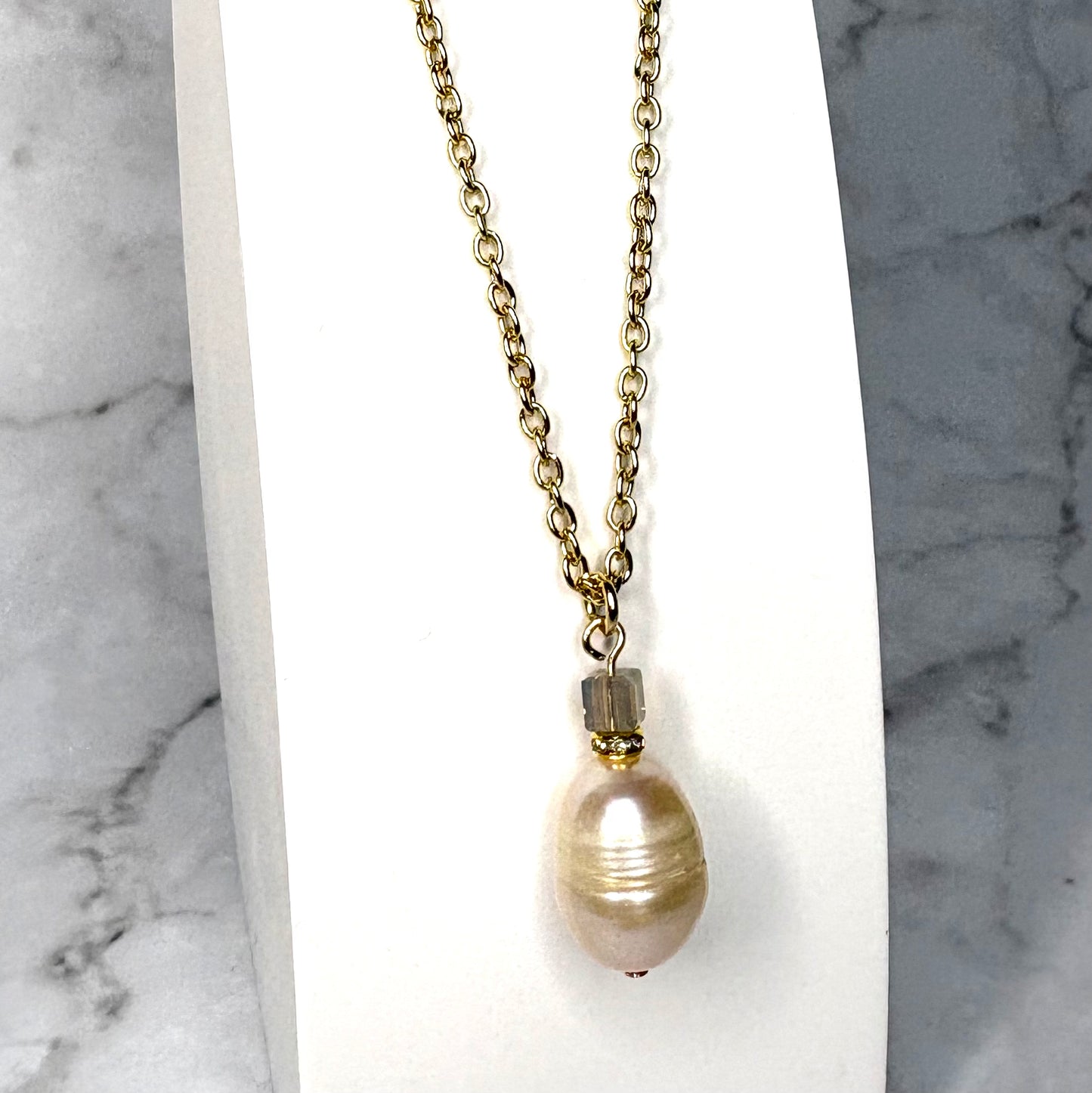 Parfümkette mit Perle